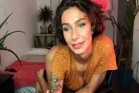 Short Hair tranny Beauty Teasing On cam