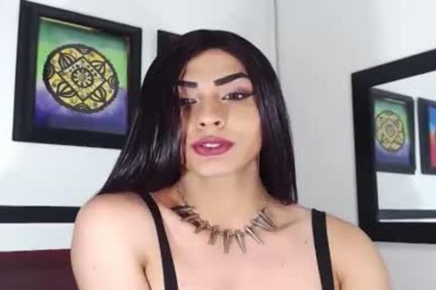 brunette hair gal Masturbate On web camera