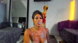 juicy Tattooed ladyman Interacting With Her Public