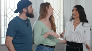 Trans Angels: Unwinding with Bearded Hunk Chris Epic