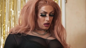 SEXEFX: Amateur Tranny Takes It Deep