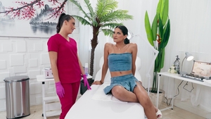 Trans Angels: Gal Ritchie Trims Bush and Finds a Surprise